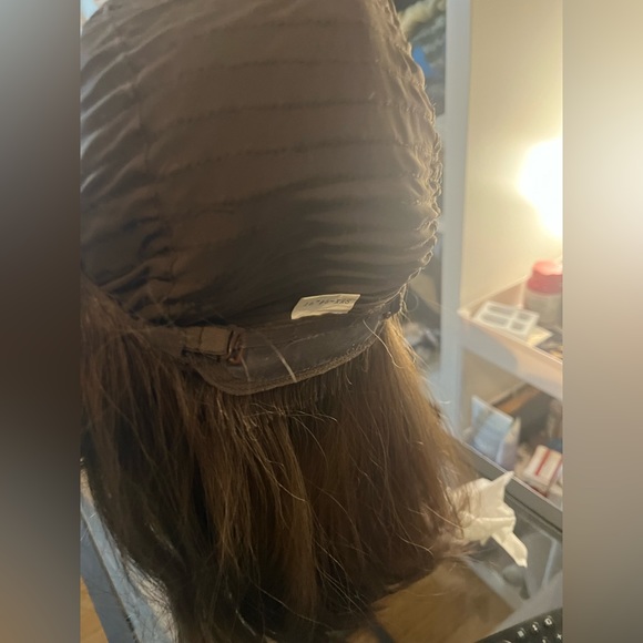 Real hair wig. Very cute. Can be styled curly or straight. - Picture 4 of 8